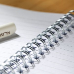 Caiet de birou DELI, carton, A4, spira, 60 file, dictando - asortat - ACOMI.ro